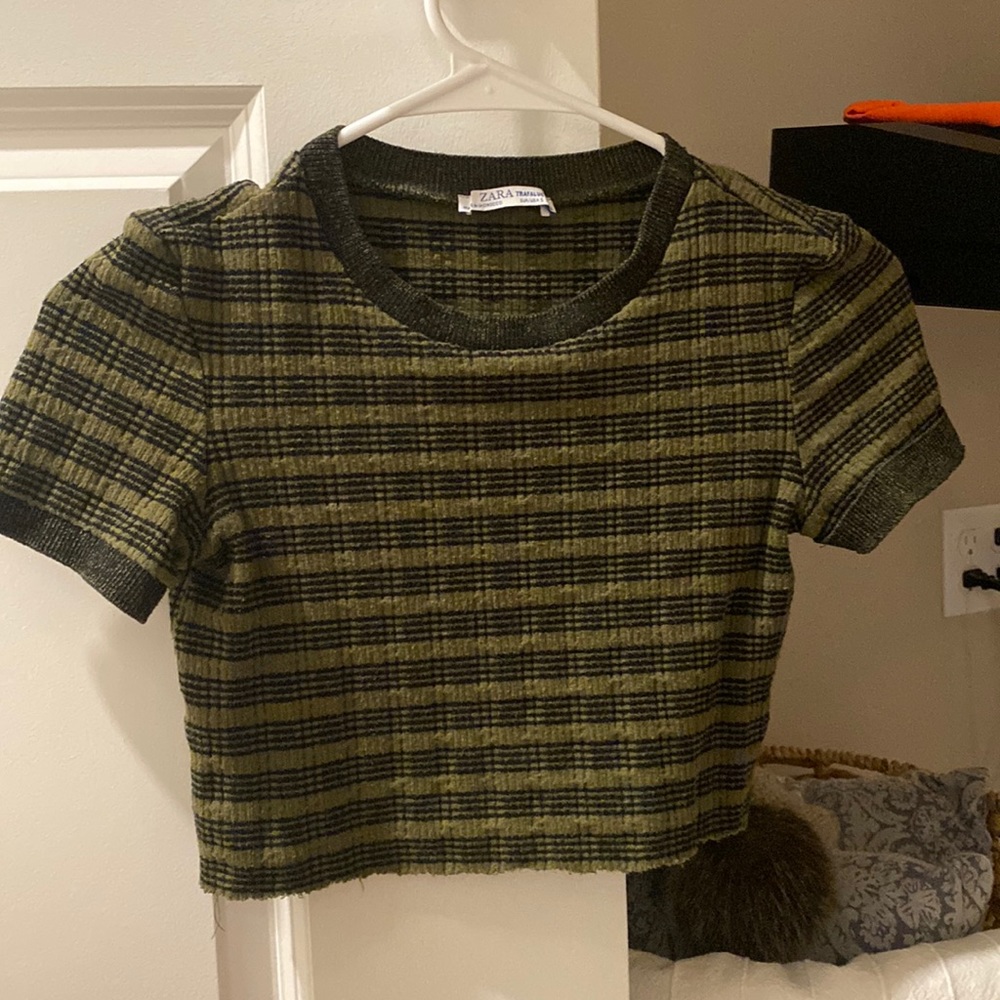 Dark green Zara cropped tee